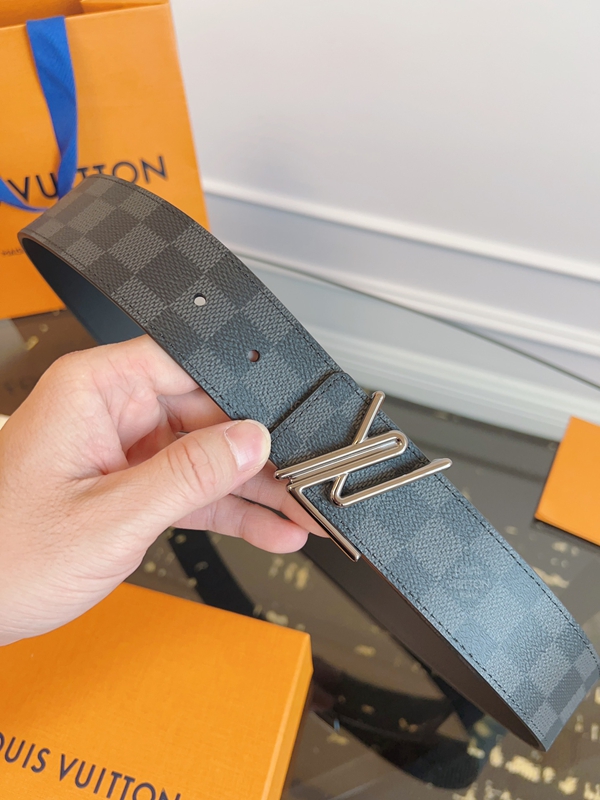 ルイヴィトンベルト正面デザイン